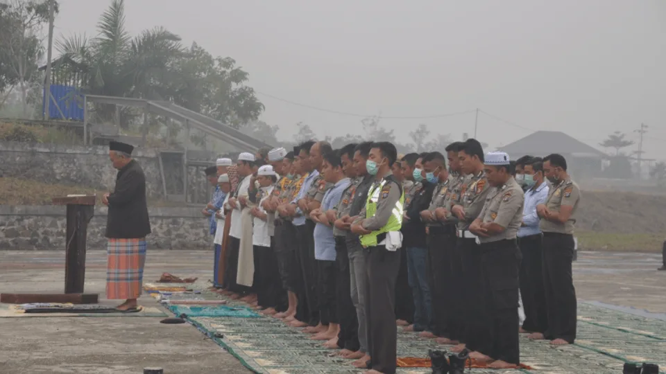 Kemenag Ajak Umat Muslim Laksanakan Salat Istisqa Akibat Kebakaran Hutan dan Kekeringan