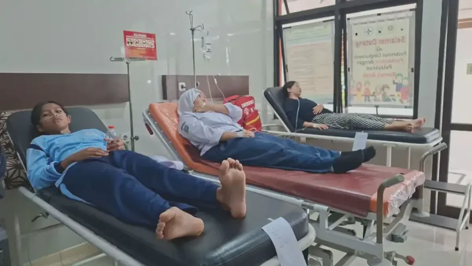 Siswa di Bogor Diduga Keracunan MBG dari Sate dengan Bumbu Kacang