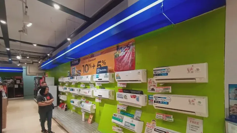 TV dan AC Diskon Besar di Transmart Full Day Sale